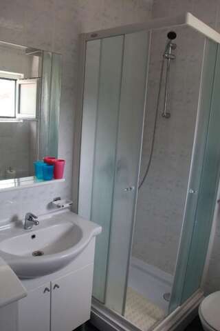 Апартаменты Mitko Apartments Будва Апартаменты с общей ванной комнатой-8