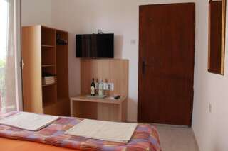 Апартаменты Mitko Apartments Будва Апартаменты с общей ванной комнатой-11